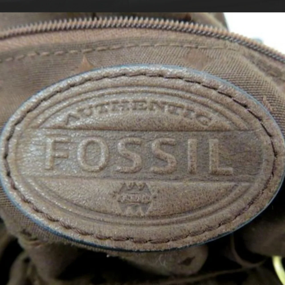 Fossil Explorer Genuine Leather Tote Y2K Key Fob Purse Charm Bag Long Strap